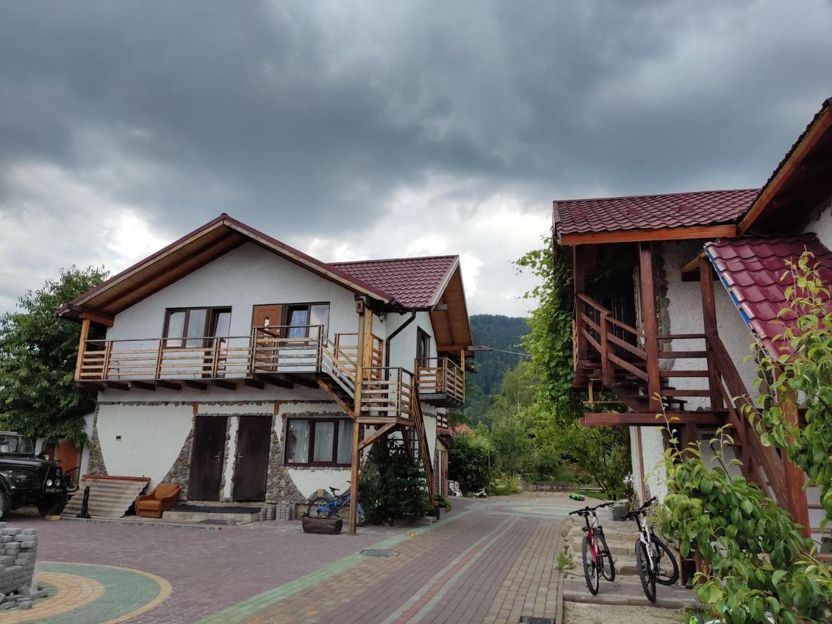 Апартаменти "У Кузьмича" 2 Mykulychyn Dış mekan fotoğraf
